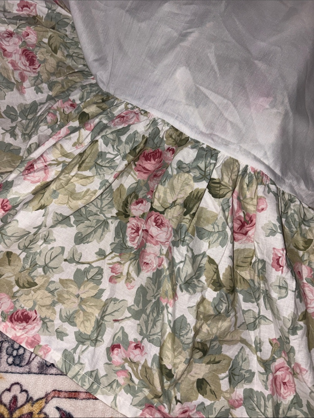 🕷️ Laura Ashley  rose print full bedskirt dust ruffle